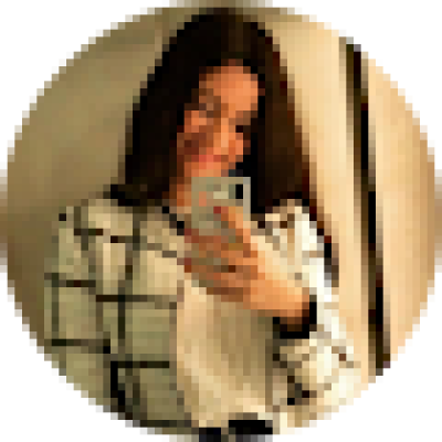 Imagen de perfil selfie de joven universitaria alumna de Academia Rosa Zaragoza